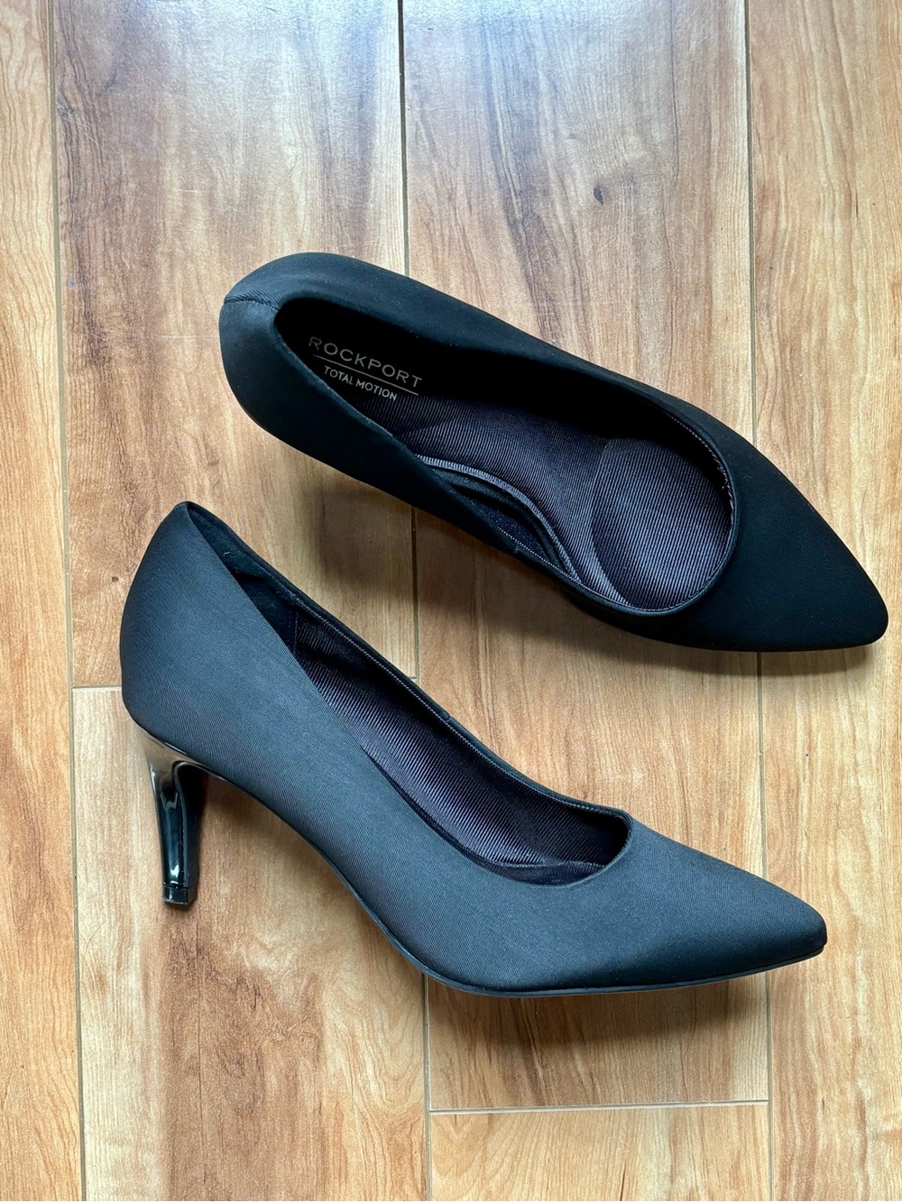 Rockport Black Pointed Toe Mid-Heel Pumps